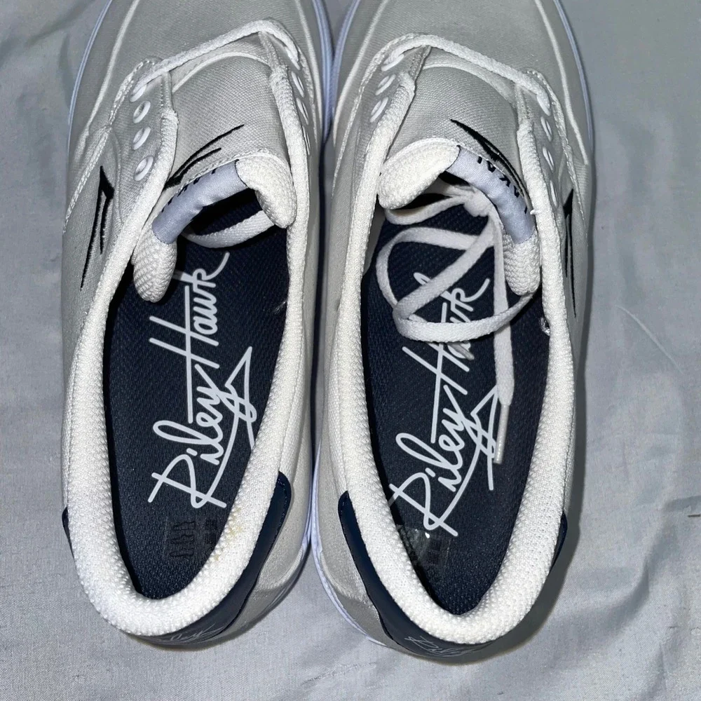 Lakai Riley 3 Mens 10.5 White Navy Canvas Skate Shoes